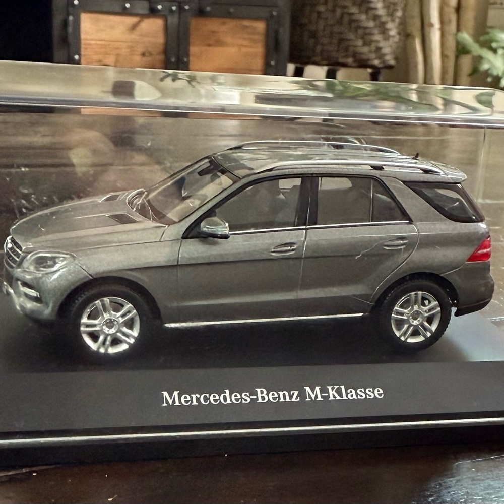 Mercedes-Benz M-Class - Model